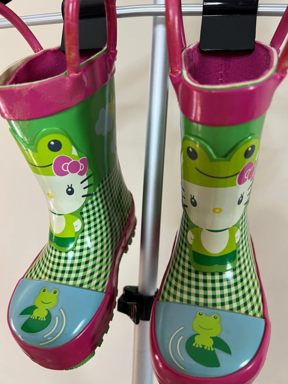 🐸🦜⛅️🛁🚿so cute Western Chief Pink and Green Kids Rain Boots with Animal Print